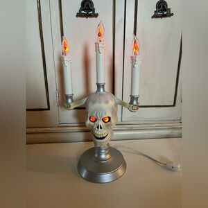 Vintage 1994 HallowScream Haunted Candelabra Skull Flames Glowing Red Eye w/box